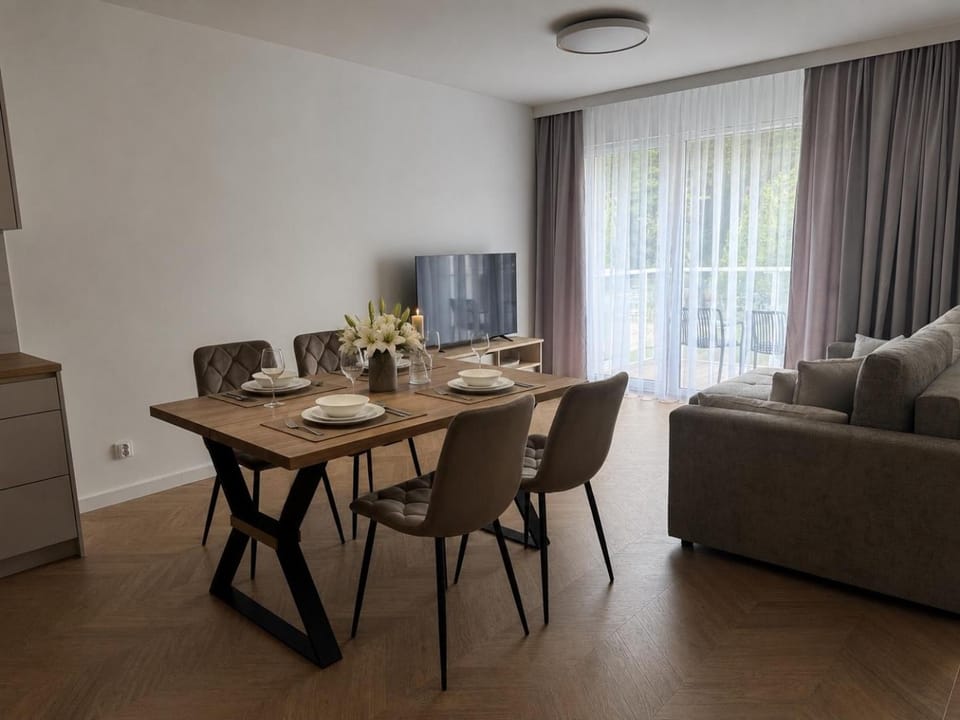 TV and multimedia, Living room, Dining area