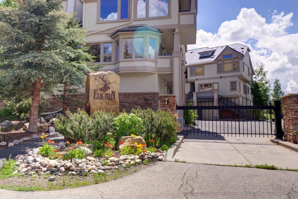 4 Bedrooms Apartment in Summit County