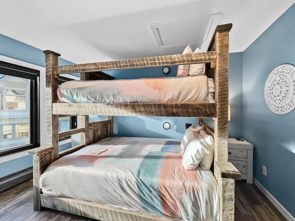2 Bedrooms Apartment in Summit County