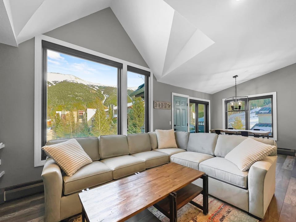 2 Bedrooms Apartment in Summit County