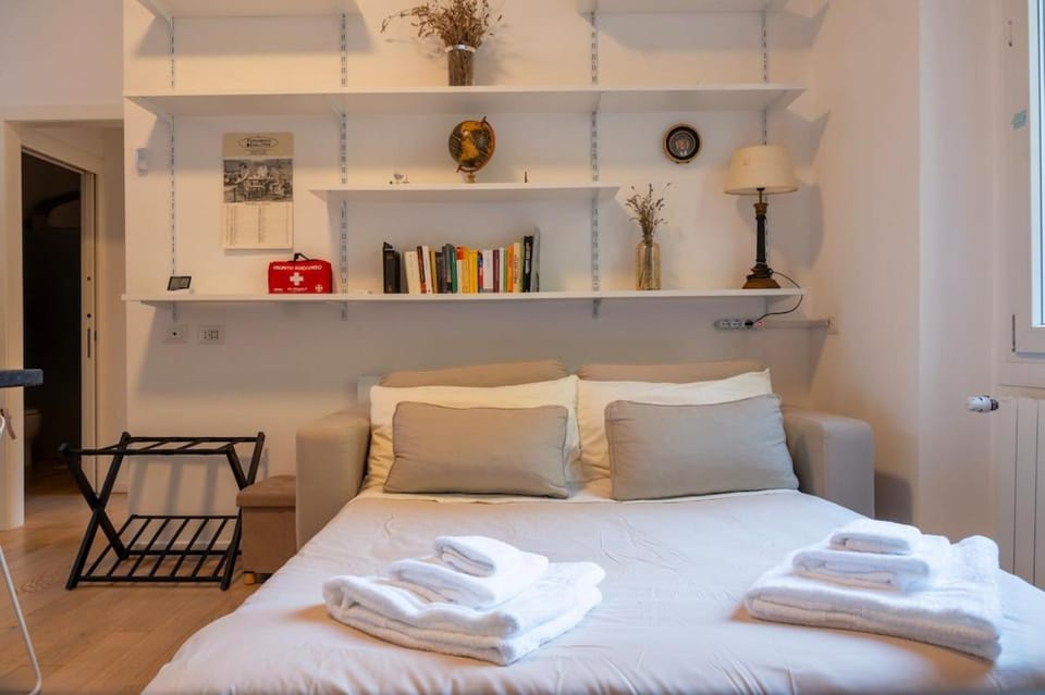 Relaxing Terrace, Cathedral - Central Station M1 Apartment in Milan
