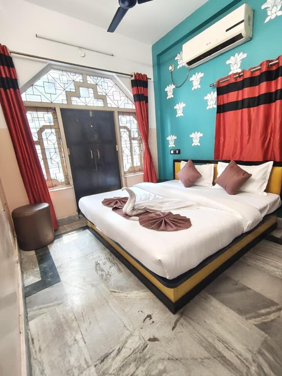Hotel Lotus Hotel in Kolkata