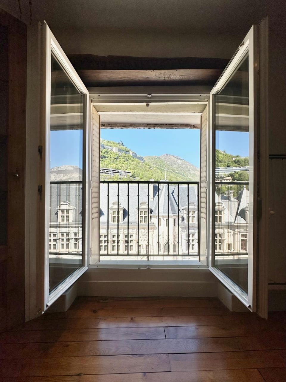 Historic Centre Studio, St-André & Bastille view! Apartment in Grenoble