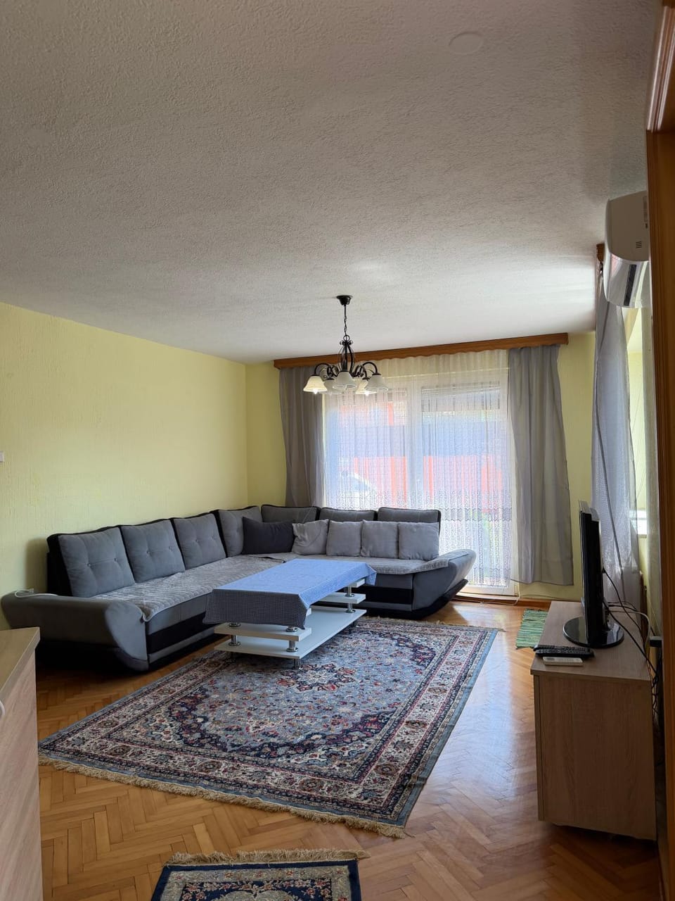 Living room, Seating area, air conditioner