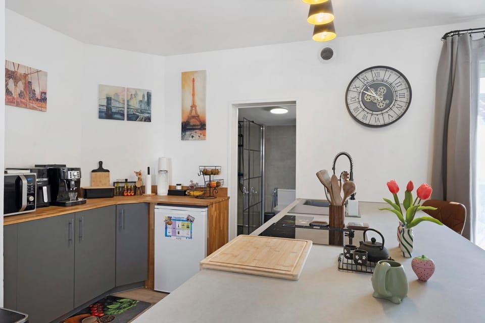 Property building, Kitchen or kitchenette, Living room