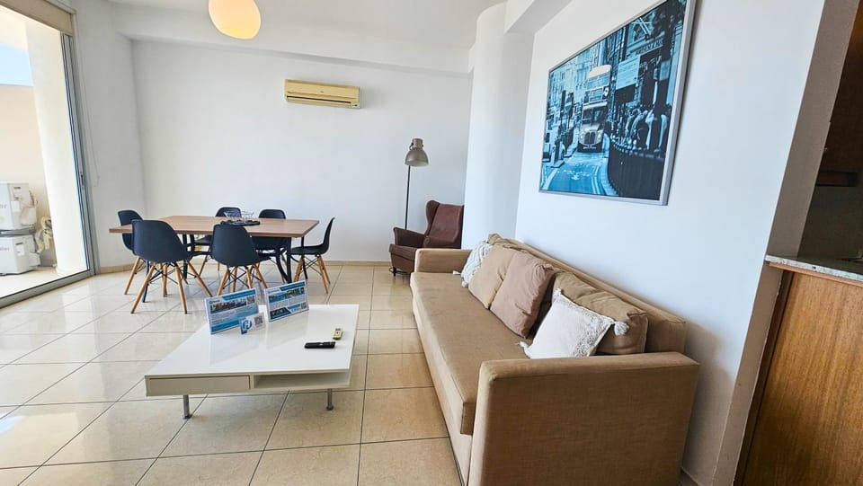 Living room, Seating area, Dining area, air conditioner