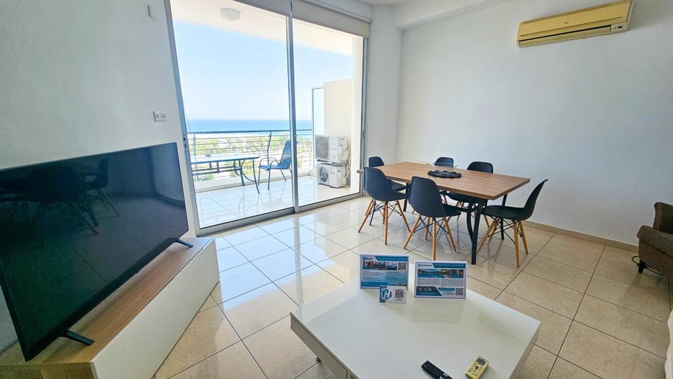 TV and multimedia, Living room, Seating area, Dining area, Evening entertainment, air conditioner