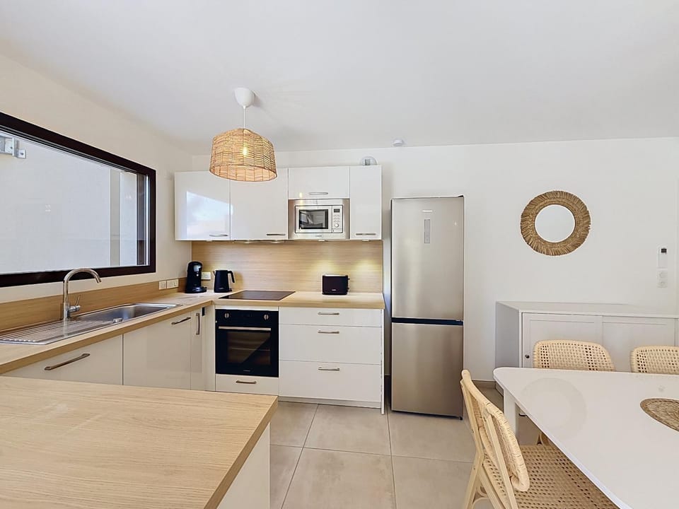 Coffee/tea facilities, dishwasher, oven, washing machine, kitchen