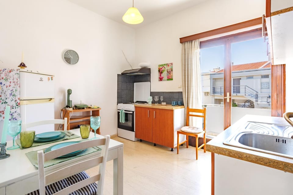 Kitchen or kitchenette, oven