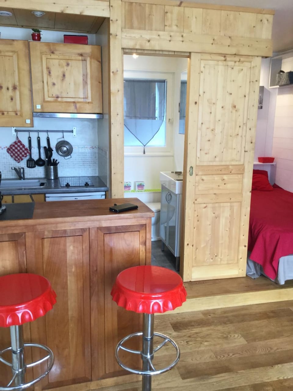 Petite maison rouge, studio lumineux, calme, confortable avec 1 lit Apartment in Chambery