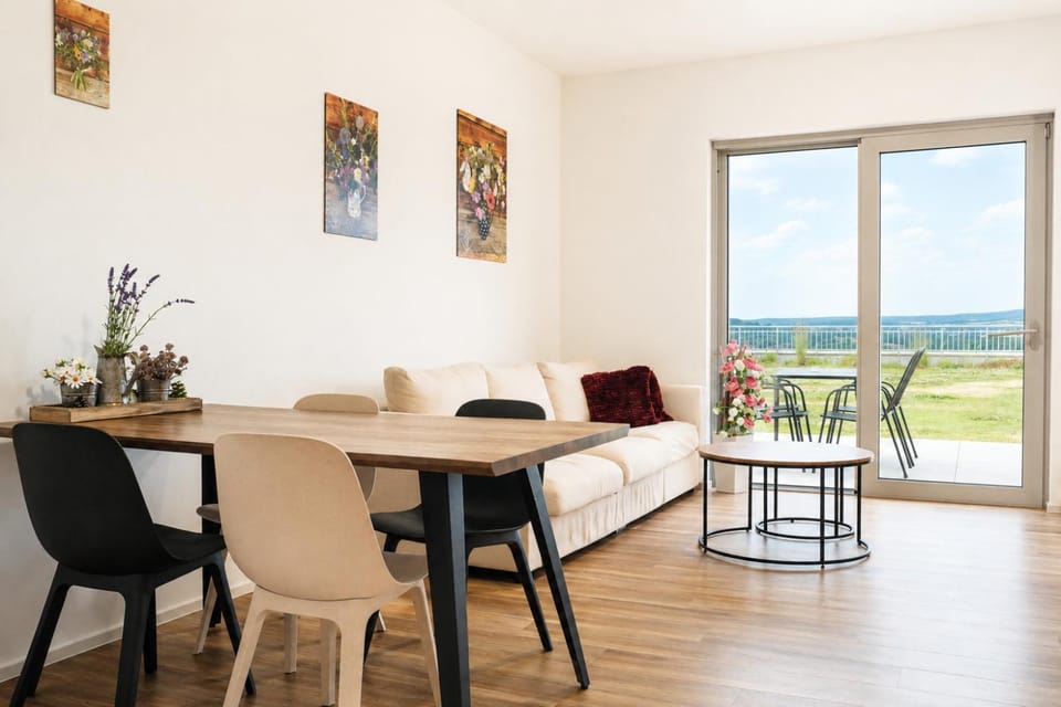 Natural landscape, Balcony/Terrace, Living room, Seating area