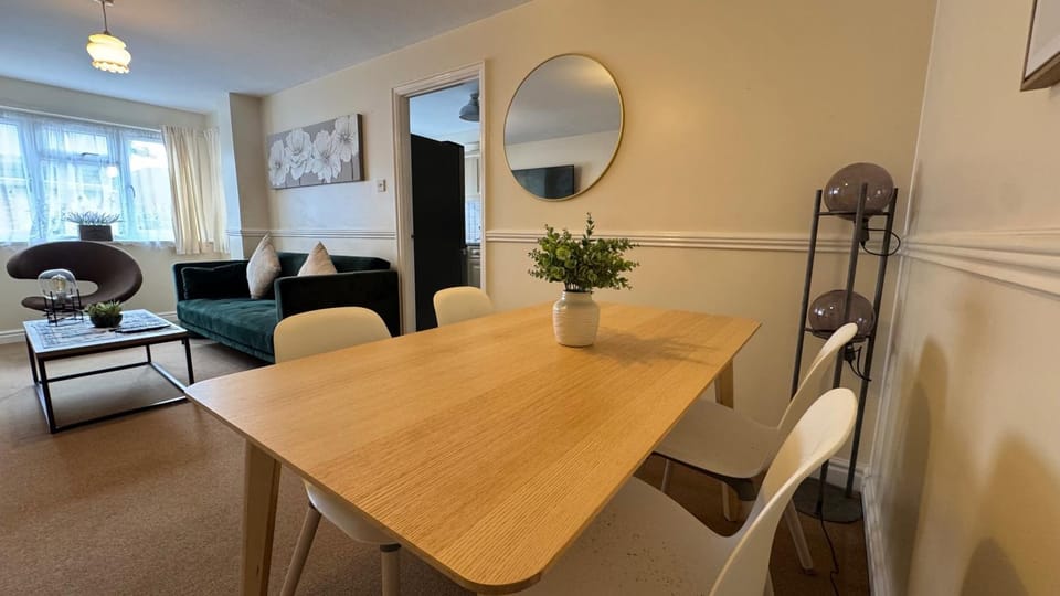 Living room, Seating area, Dining area