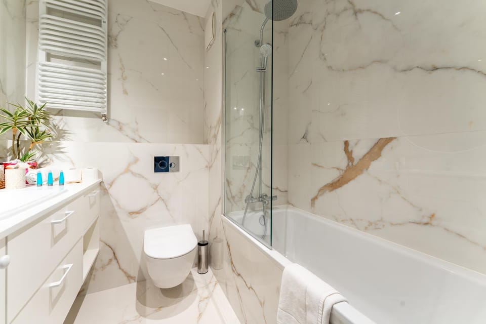 Bathroom, Bath, towels