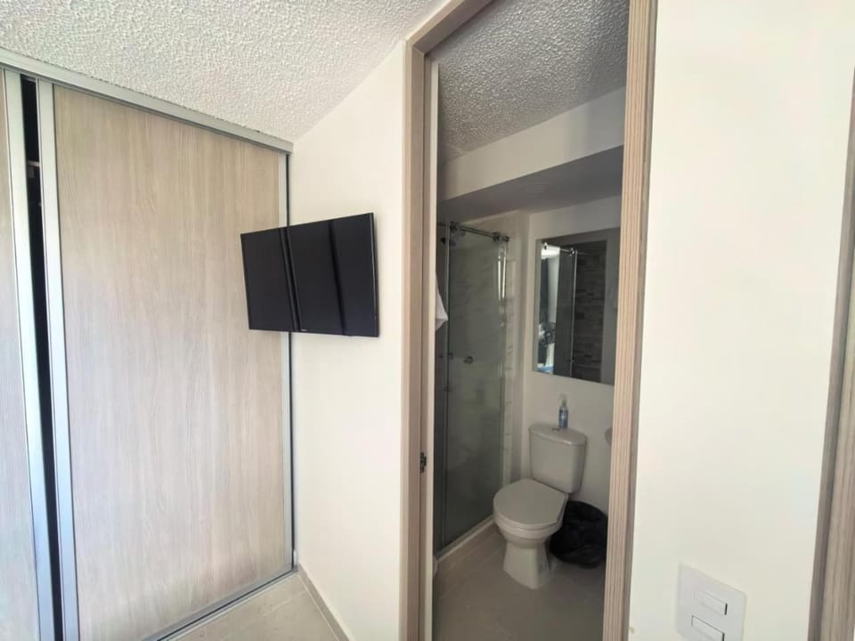 Shower, Bathroom, TV and multimedia