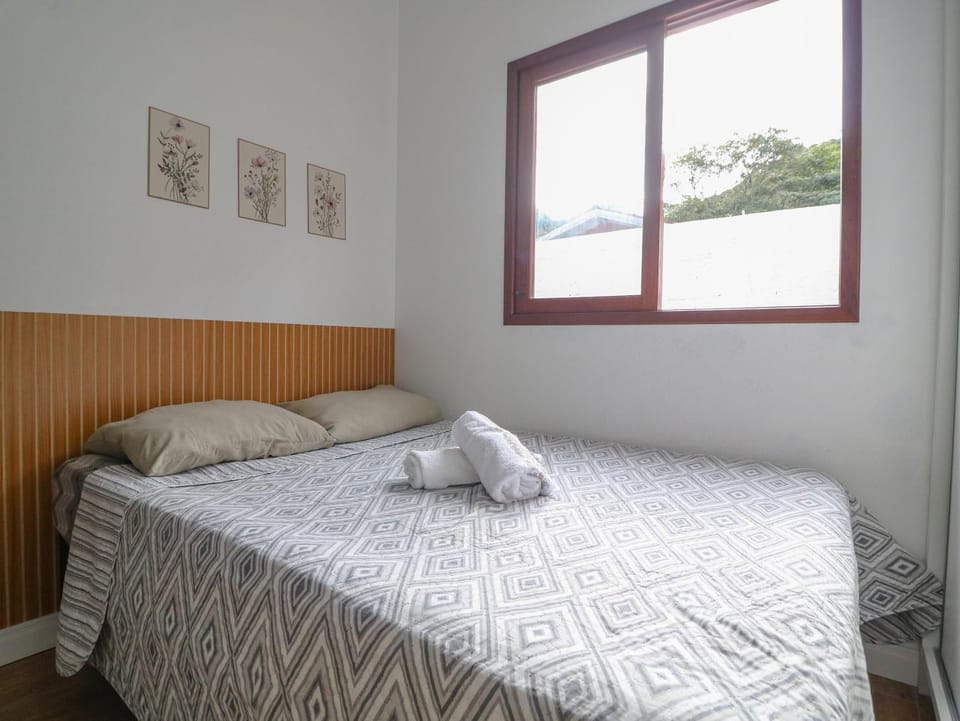 Bed, Bedroom, towels, air conditioner