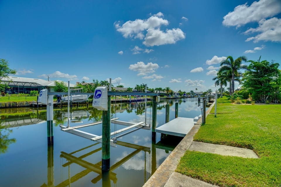 Canal-Front Home w/ Dock & Sunroom in Punta Gorda! House in Punta Gorda