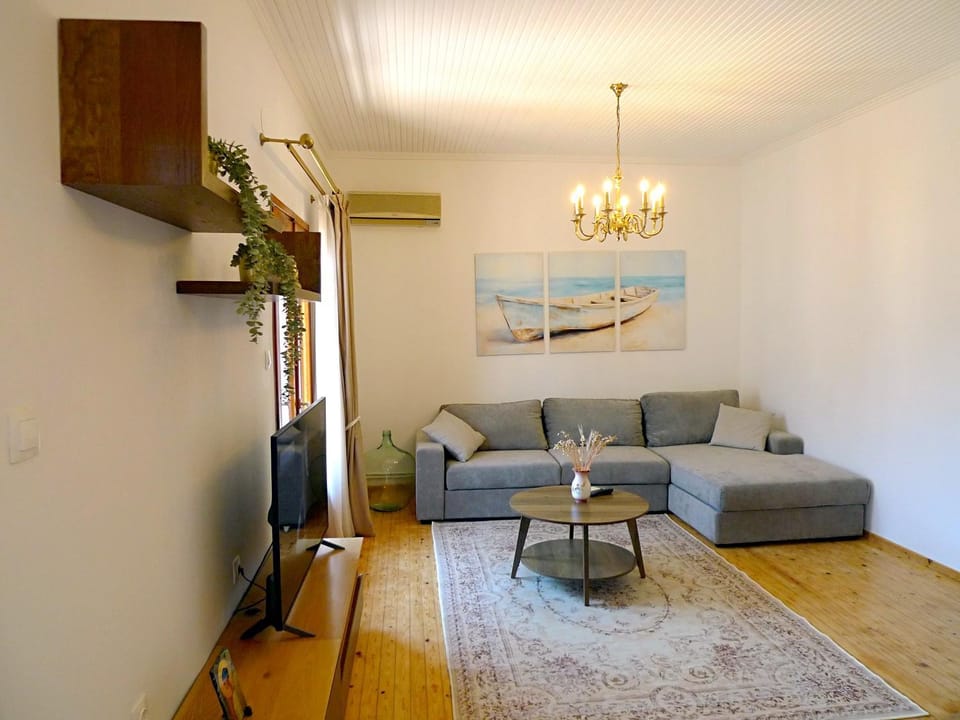 Communal lounge/ TV room, TV and multimedia, Living room, Evening entertainment