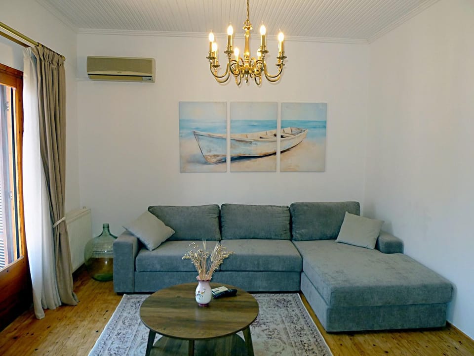 Living room, air conditioner