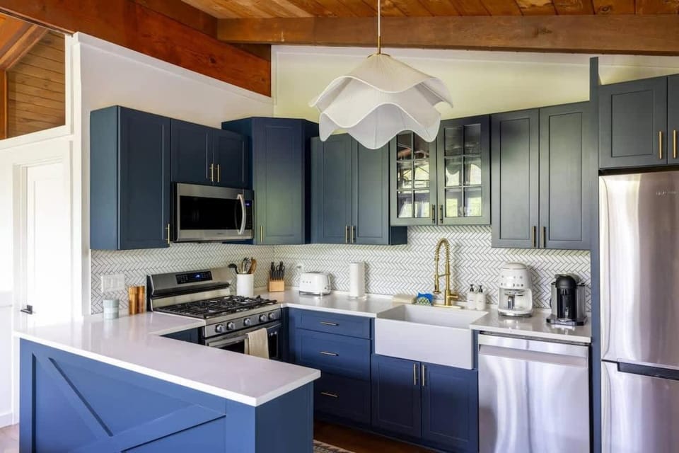 The Aster Chalet - a modern family retreat House in South Londonderry