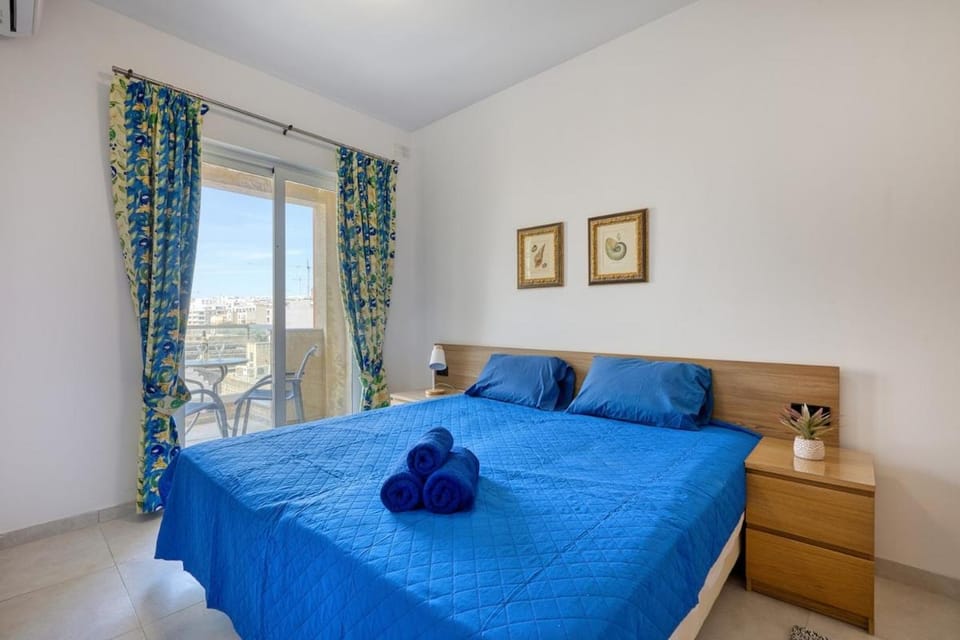 Gzira 2BR Apartment Top Floor Views Apartment in Sliema
