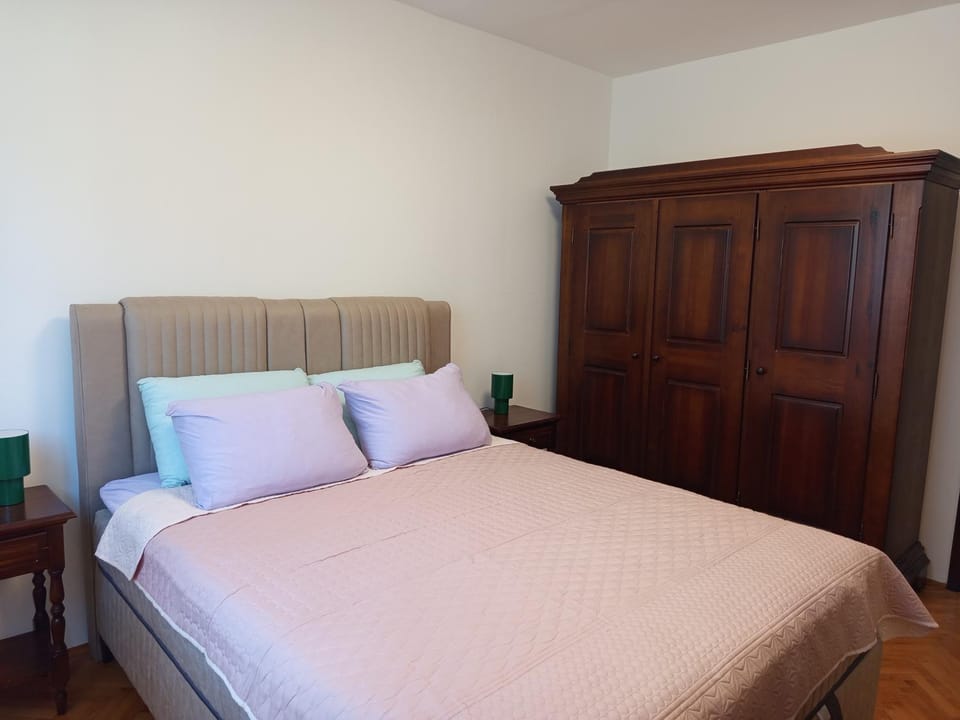 Property building, Bed, Bedroom, wardrobe