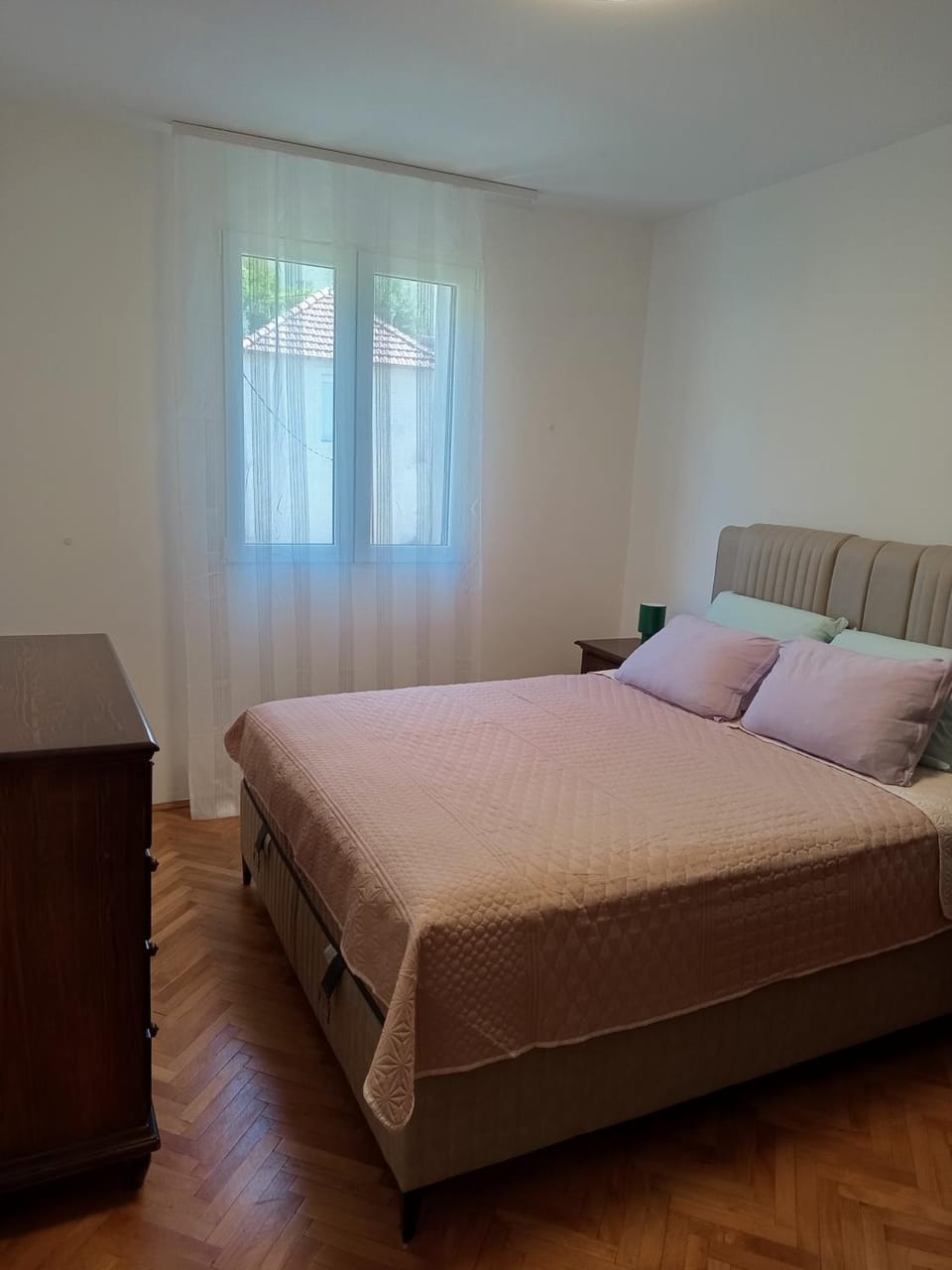 Property building, Bed, Bedroom