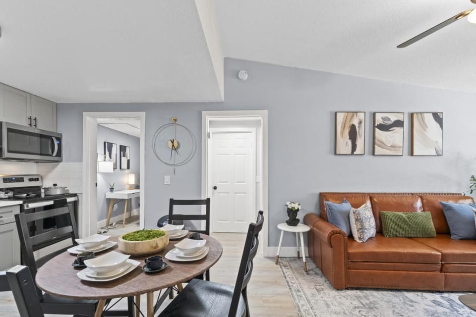 15 Mins to Ft Moore WFH Space Apartment in Columbus