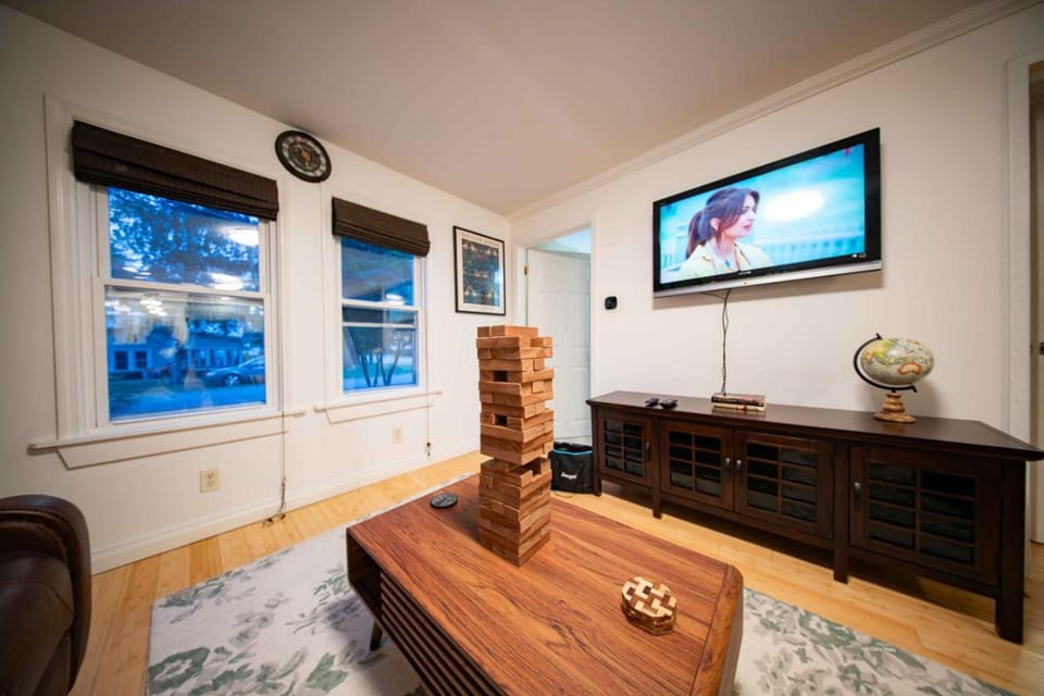 Affordable Stay Near SPAC and Saratoga Track House in Saratoga Springs