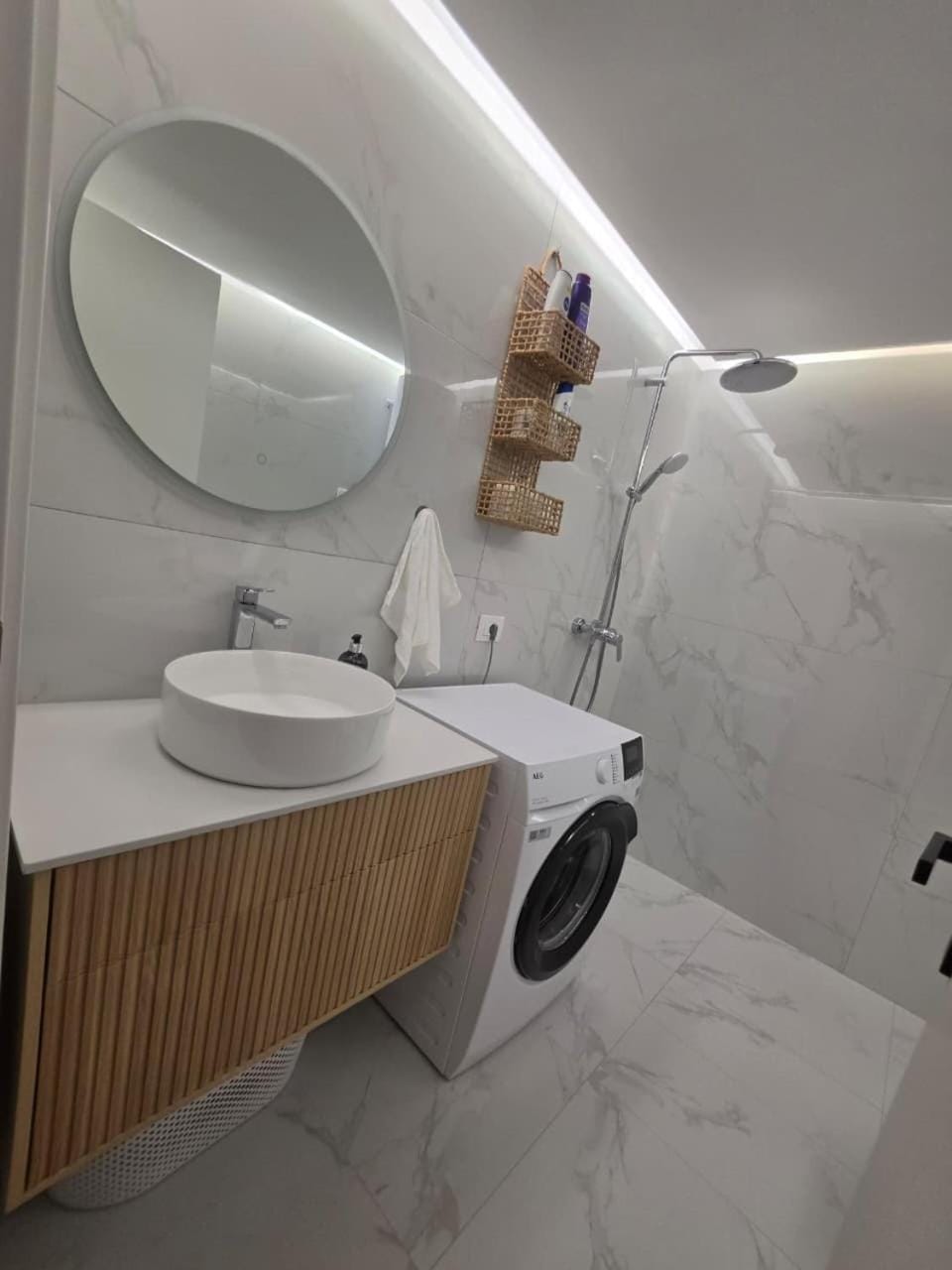Luxury Seaside Escape 1 - Free Private Parking Apartment in Tirana County, Albania