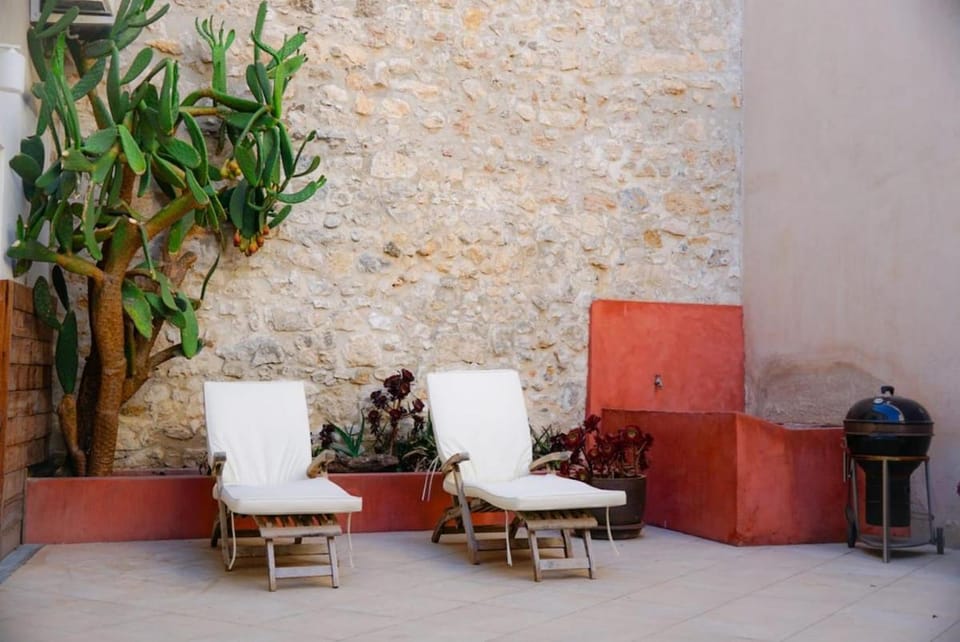 Patio, Day, Balcony/Terrace, Seating area