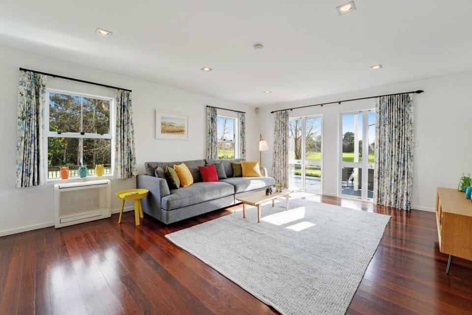 Bergenhus Oasis - Trampoline, Playhouse - BBQ House in Waikato