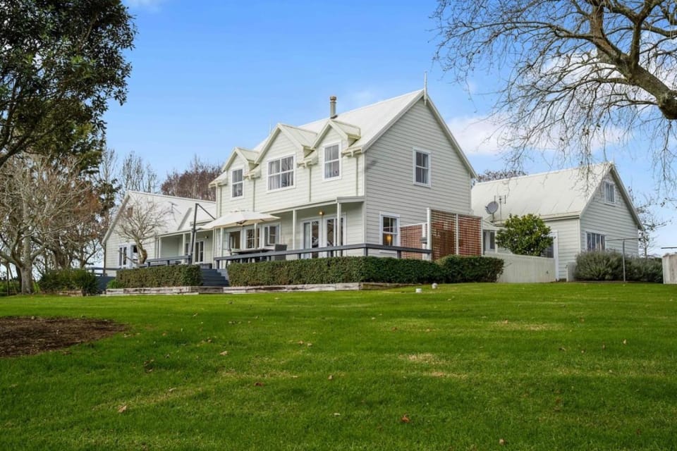 Bergenhus Oasis - Trampoline, Playhouse - BBQ House in Waikato