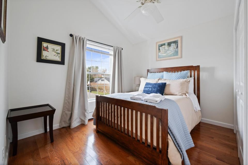 Cozy Upstairs Apt Walk to DT Toga EV Charger Apartment in Saratoga Springs