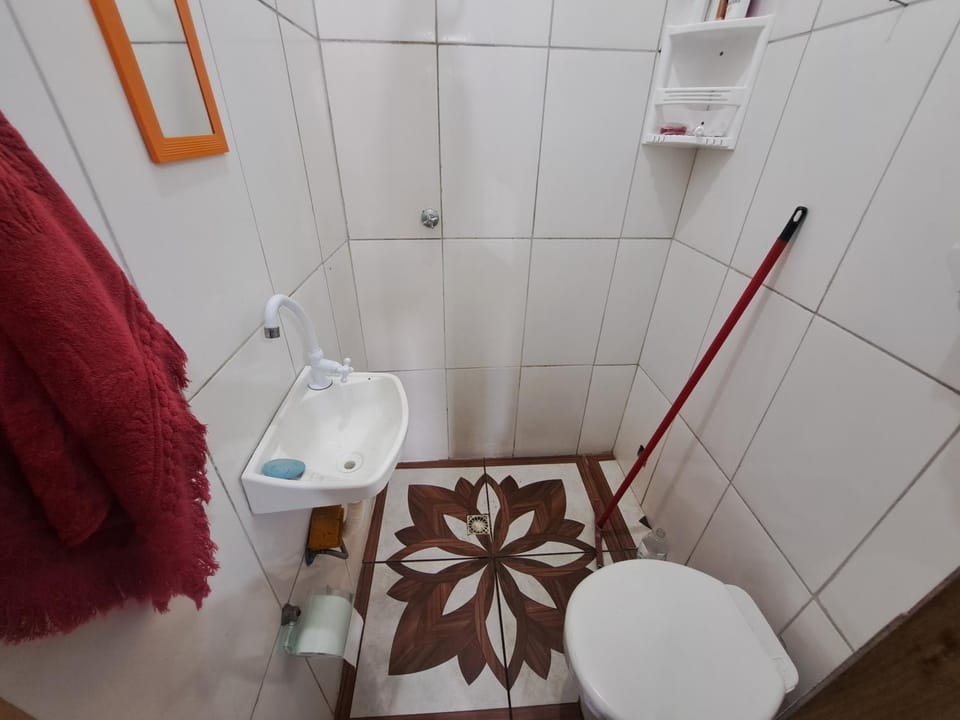 Shower, Toilet, Bathroom, bidet, towels