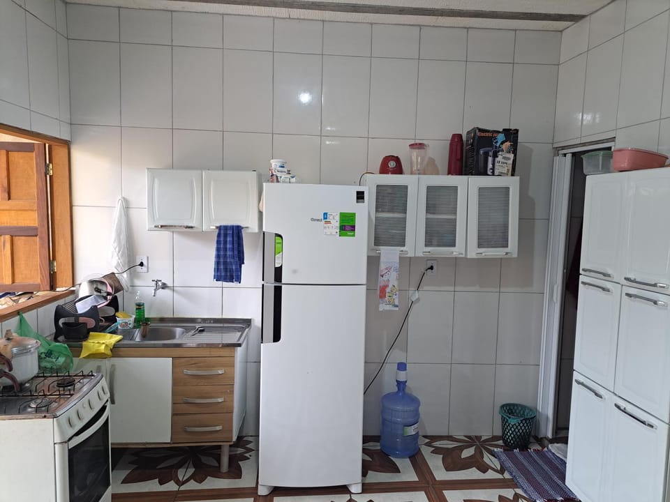 Coffee/tea facilities, Kitchen or kitchenette, oven, stove