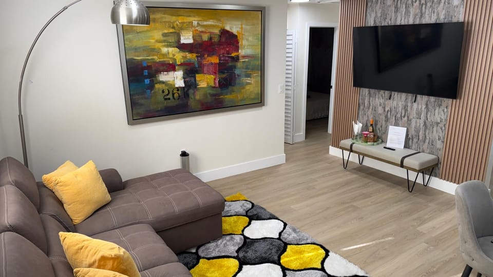 Communal lounge/ TV room, TV and multimedia, Living room, Seating area, Evening entertainment