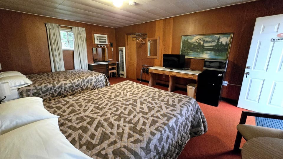 Bed, Bedroom, microwave