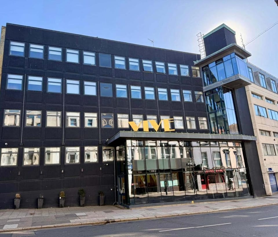 2 Adjacent Studios in Central Hastings Near Beach Apartment in Hastings