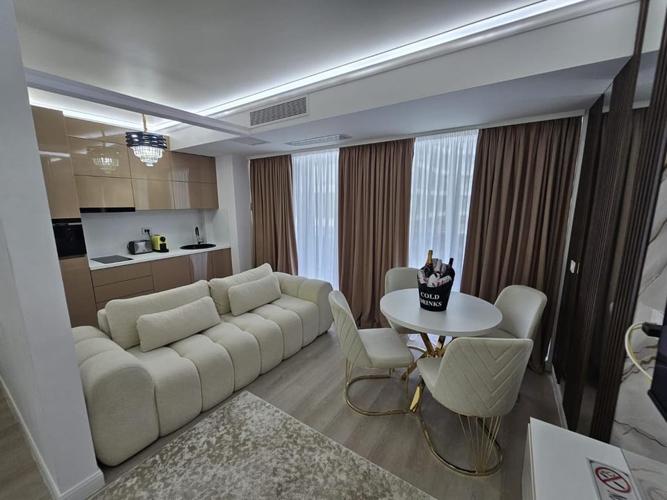 White Titanic Luxury Apartment hotel in Constanța County