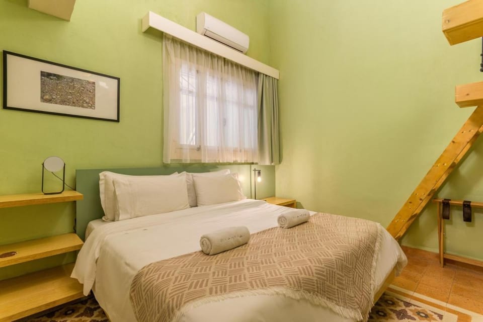 Breathe in Batroun Souks - Duplex Room House in Africa