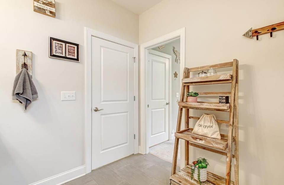 Chatt Luxury House with 2 Master Suites that Sleeps 8 Villa in Chattanooga