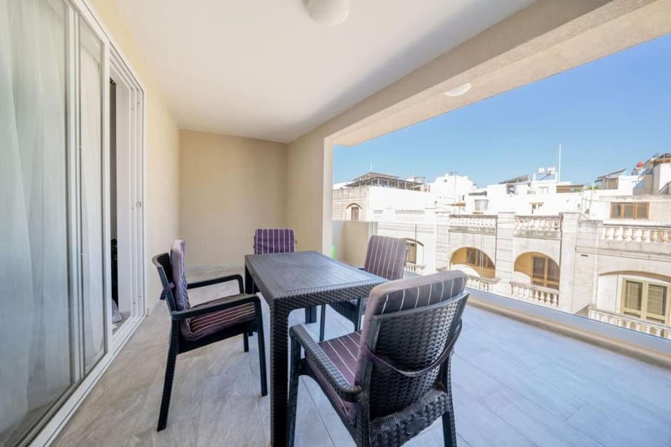 View (from property/room), Balcony/Terrace, Seating area, Dining area