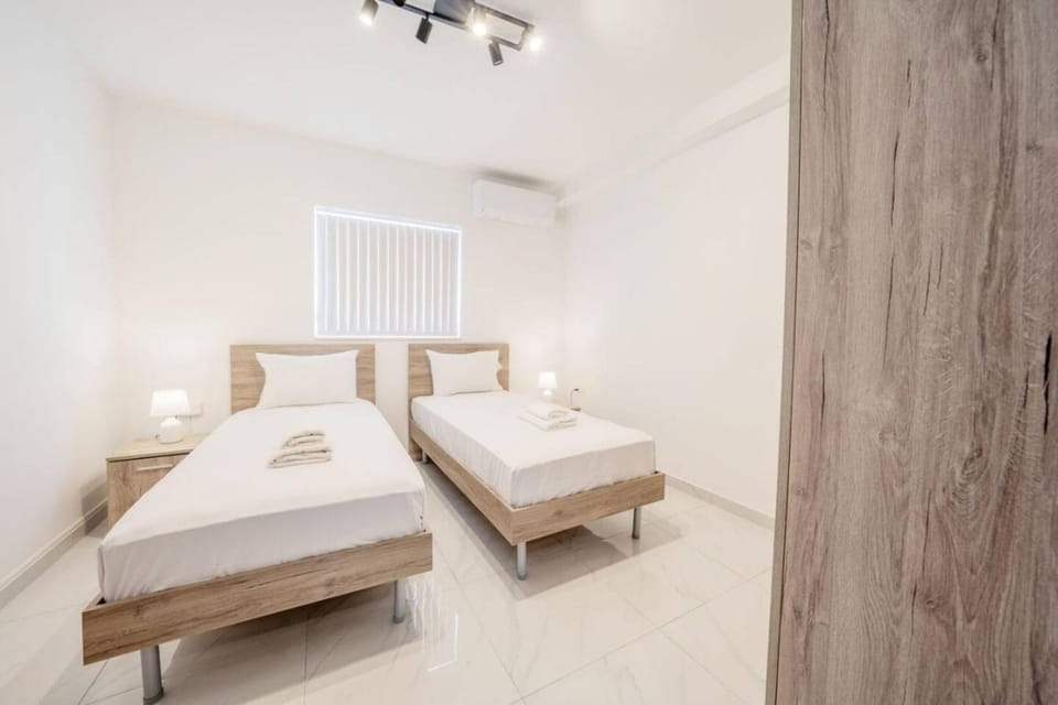 Bed, Photo of the whole room, Bedroom, towels, air conditioner