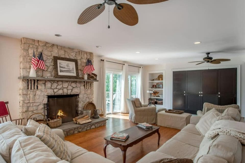 The Homestead Full - Lakefront Fun - Sleeps 28 House in Kauneonga Lake