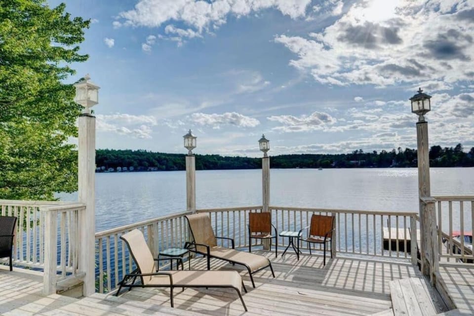 The Homestead Main House - Lakefront Fun - Sleeps 22 House in Kauneonga Lake