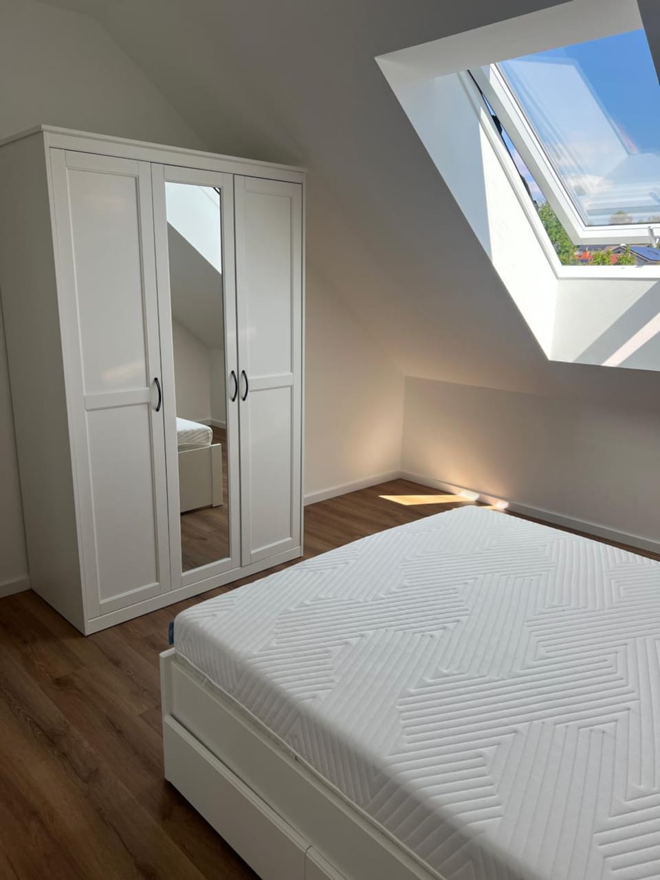 Bed, Photo of the whole room, Bedroom, wardrobe