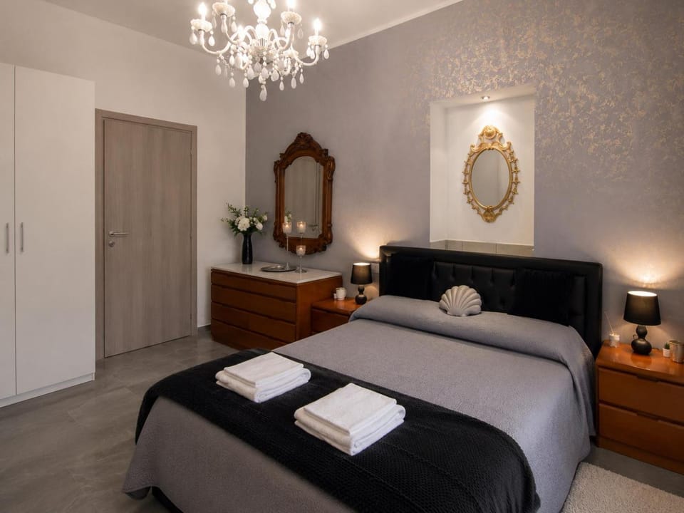 Bed, Photo of the whole room, Bedroom, towels, wardrobe