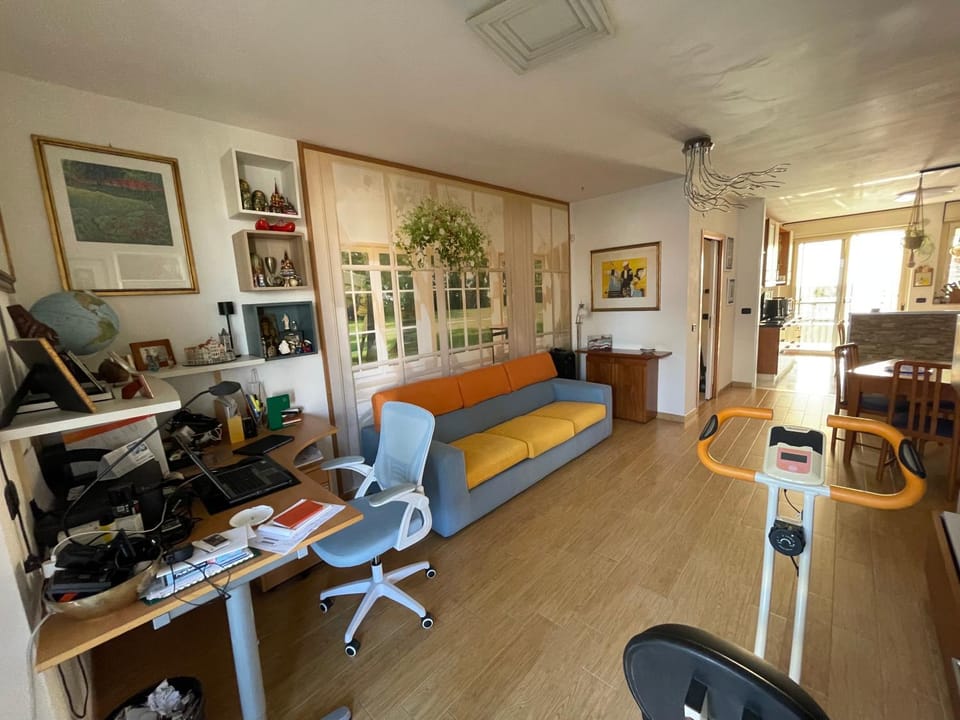 Seating area, Internal: Not applicable to any particular room