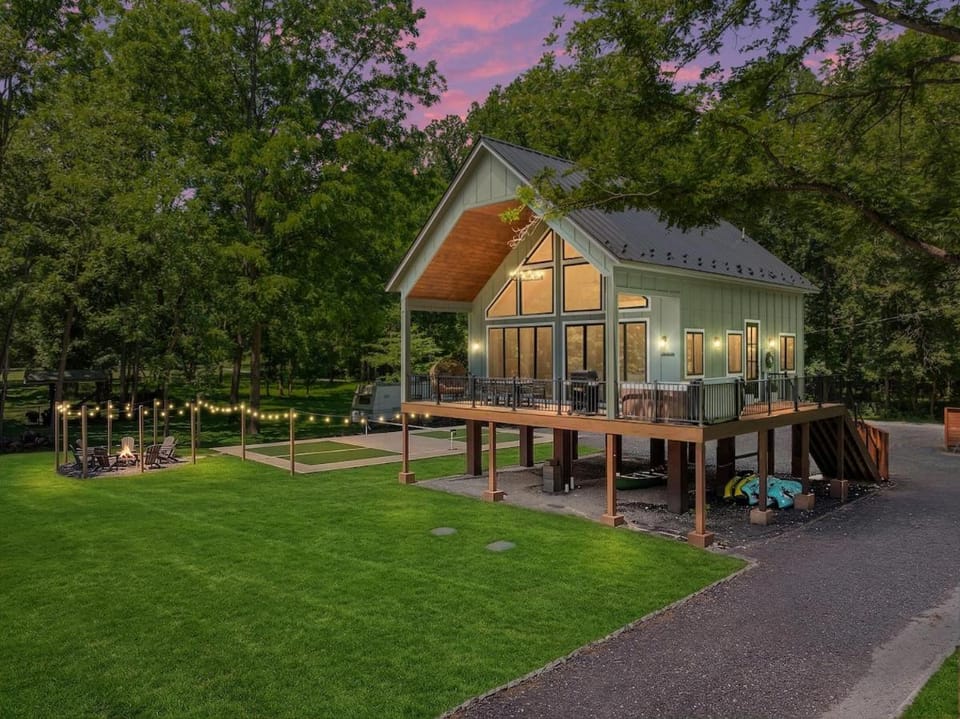 River Run - Riverfront, Pickleball, Hot Tub, Sauna House in Shenandoah Valley