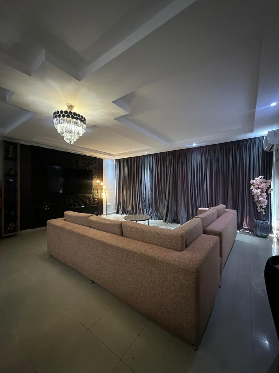 Everything You Need 4BDR Wi-Fi PS 5 Parking Apartment in Lagos